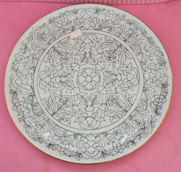 Prato 33 cm canetado e filete em Ouro "Porcelana Turca"