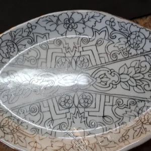 Prato Oval canetado e filetado em Ouro